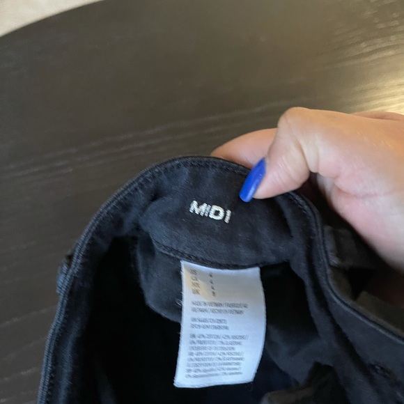 Shorts - Picture 6 of 7